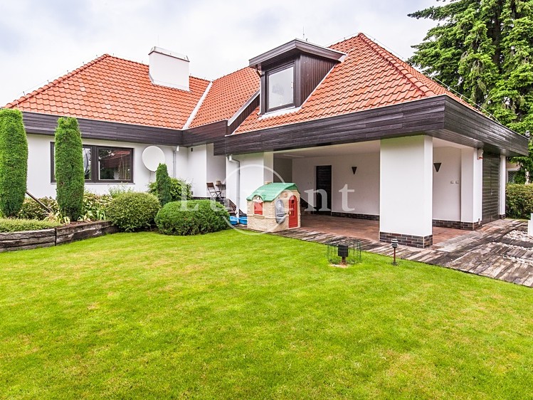 Pronájem rodinného domu 417 m², pozemek 1 180 m² - foto 1