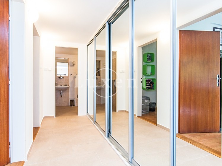 Pronájem rodinného domu 417 m², pozemek 1 180 m² - foto 7