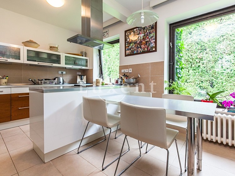 Pronájem rodinného domu 417 m², pozemek 1 180 m² - foto 5
