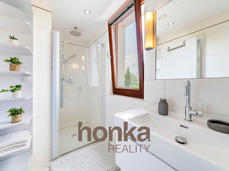 Pronájem rodinného domu 263 m², pozemek 1 018 m² - foto 4
