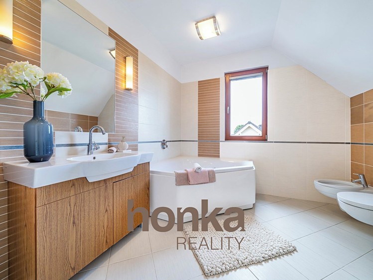 Pronájem rodinného domu 263 m², pozemek 1 018 m² - foto 5