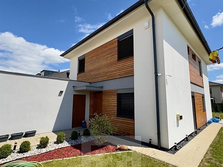 Pronájem rodinného domu 198 m², pozemek 471 m² - foto 4