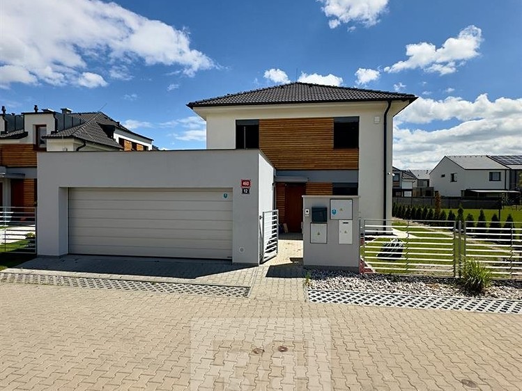 Pronájem rodinného domu 198 m², pozemek 471 m² - foto 2