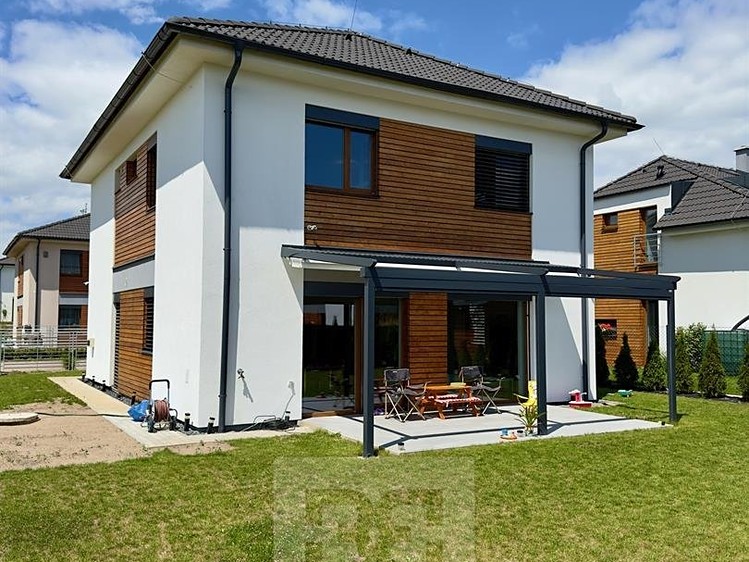 Pronájem rodinného domu 198 m², pozemek 471 m² - foto 1