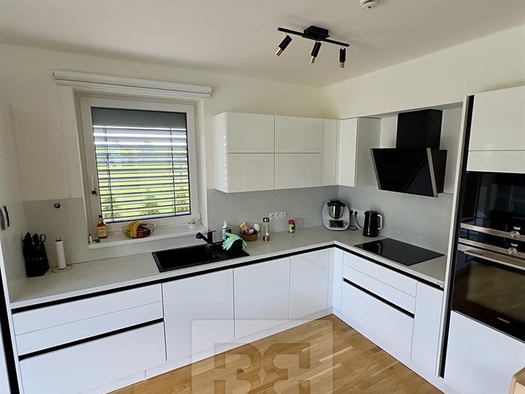 Pronájem rodinného domu 198 m², pozemek 471 m² - foto 8