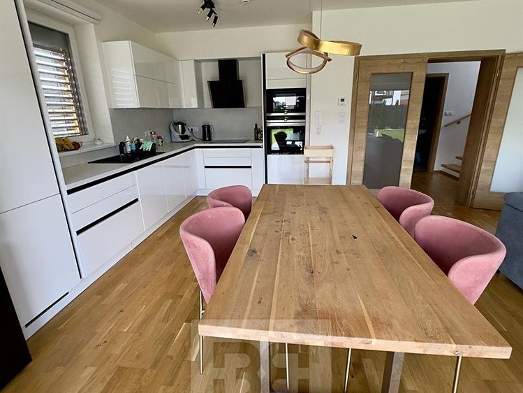 Pronájem rodinného domu 198 m², pozemek 471 m² - foto 7
