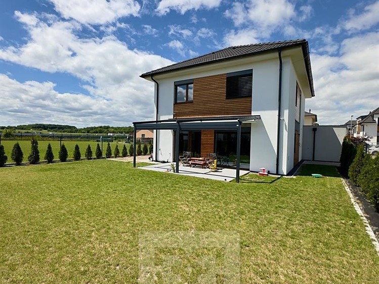 Pronájem rodinného domu 198 m², pozemek 471 m² - foto 6