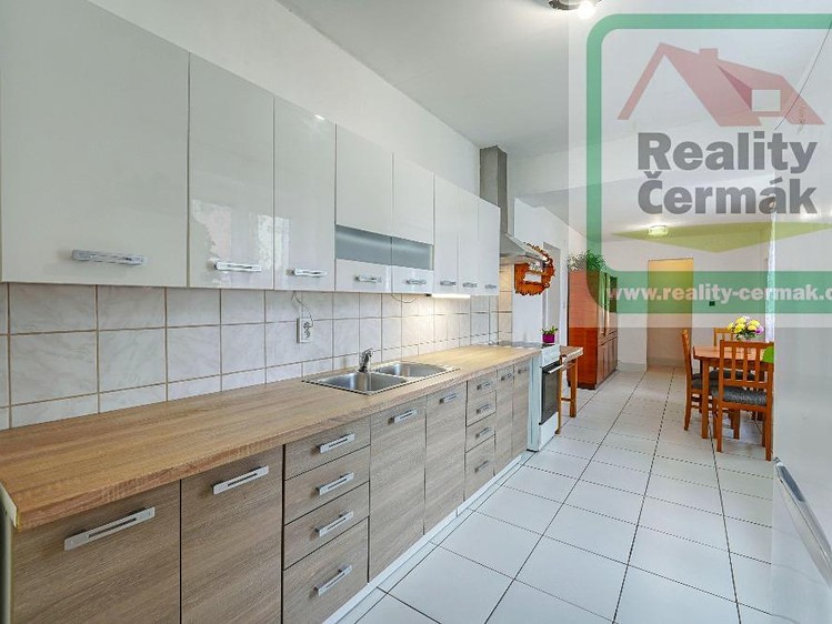 Pronájem rodinného domu 224 m², pozemek 346 m² - foto 4