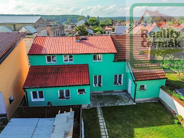 Pronájem rodinného domu 224 m², pozemek 346 m² - foto 1