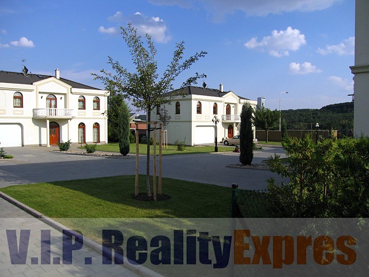 Pronájem vily 270 m², pozemek 400 m² - foto 2