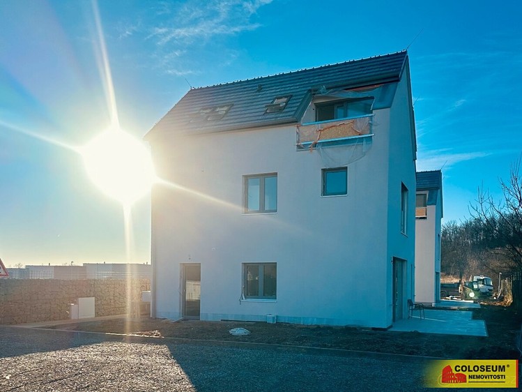 Pronájem rodinného domu 120 m², pozemek 491 m² - foto 1