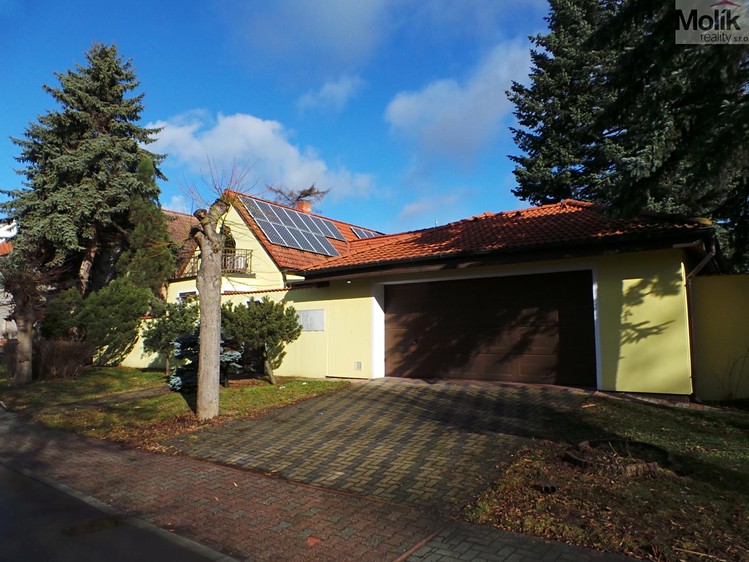 Pronájem rodinného domu 166 m², pozemek 2 318 m² - foto 1