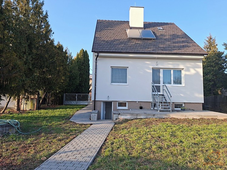 Pronájem rodinného domu 166 m², pozemek 1 723 m² - foto 1