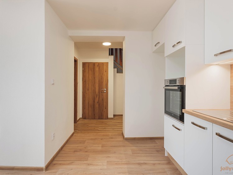 Pronájem rodinného domu 166 m², pozemek 1 723 m² - foto 7