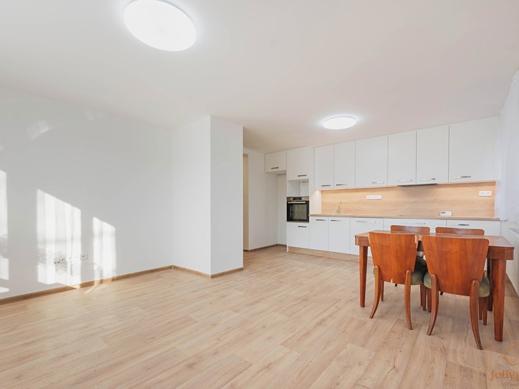 Pronájem rodinného domu 166 m², pozemek 1 723 m² - foto 5