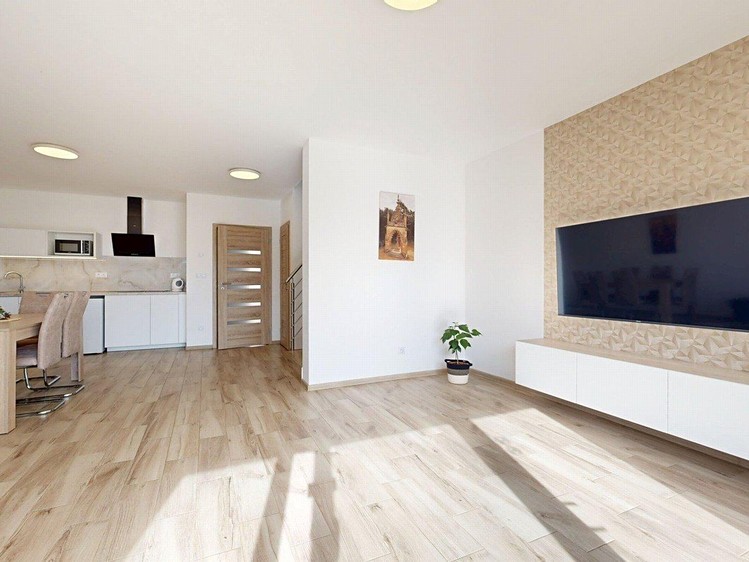 Pronájem rodinného domu 111 m², pozemek 147 m² - foto 8