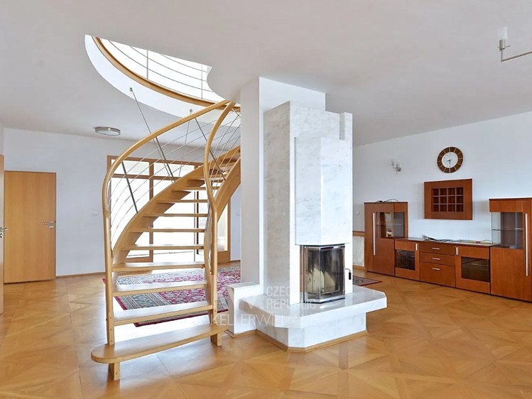 Pronájem  vily 839 m², pozemek 1 299 m² - foto 3