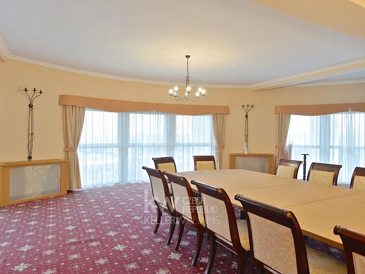 Pronájem  vily 839 m², pozemek 1 299 m² - foto 4
