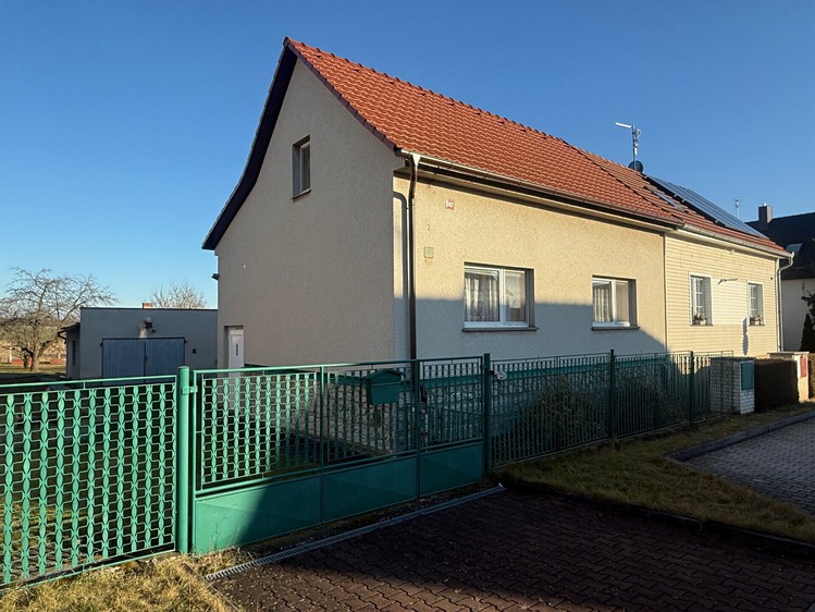 Pronájem rodinného domu 115 m², pozemek 977 m² - foto 1