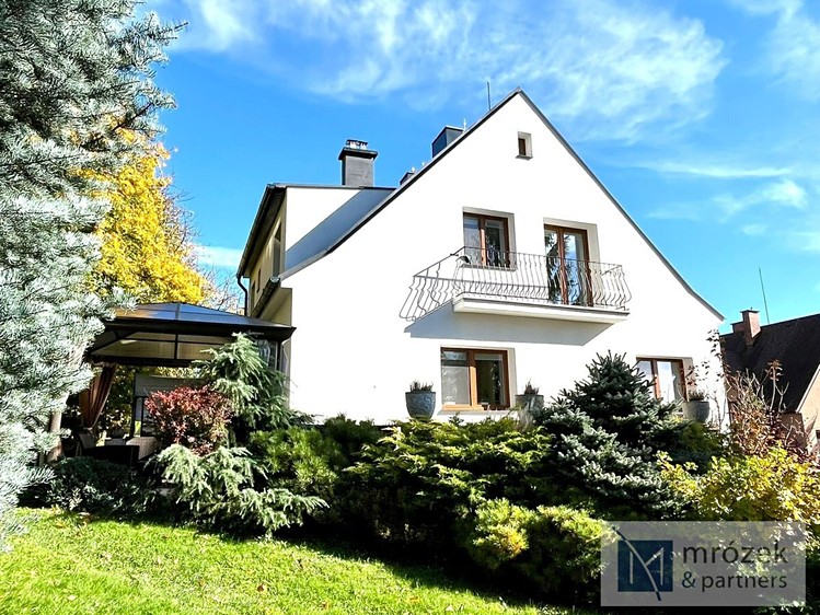 Pronájem rodinného domu 120 m², pozemek 834 m² - foto 1