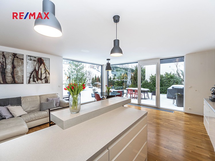 Pronájem  vily 150 m², pozemek 93 m² - foto 3