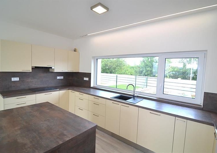 Pronájem rodinného domu 140 m², pozemek 115 m² - foto 2