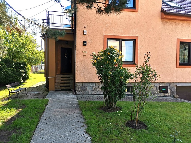 Pronájem rodinného domu 160 m², pozemek 779 m² - foto 4