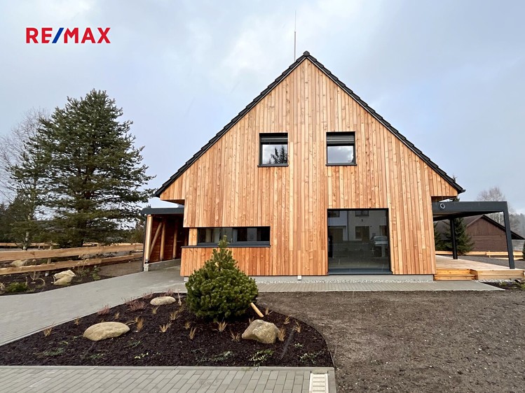 Pronájem rodinného domu 134 m², pozemek 900 m² - foto 2