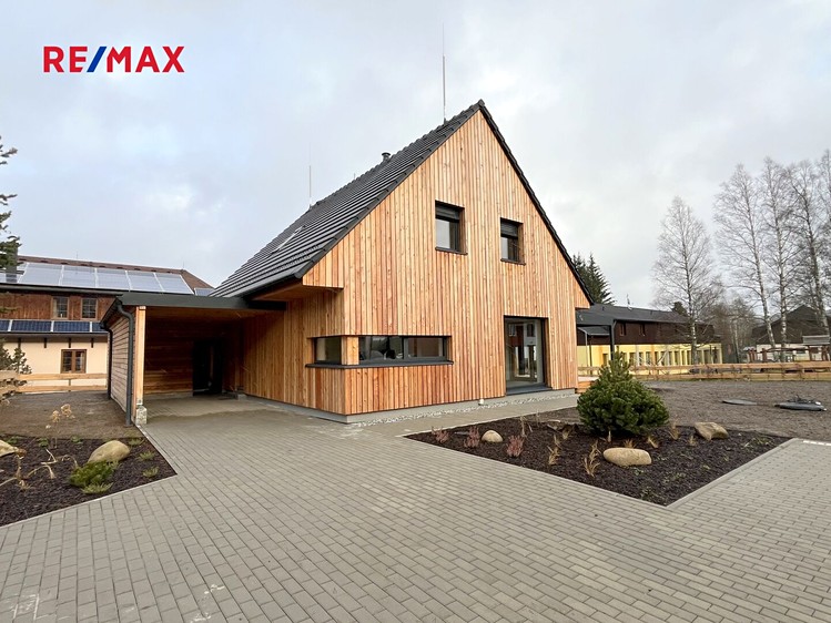 Pronájem rodinného domu 134 m², pozemek 900 m² - foto 1
