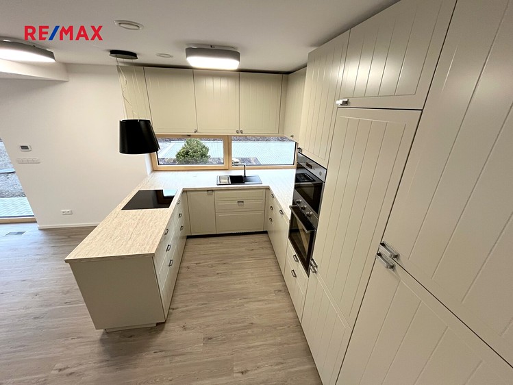 Pronájem rodinného domu 134 m², pozemek 900 m² - foto 8