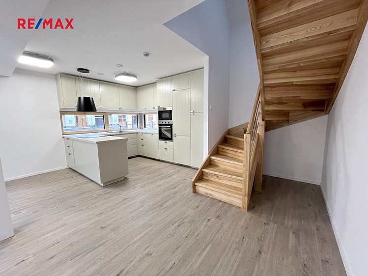 Pronájem rodinného domu 134 m², pozemek 900 m² - foto 7