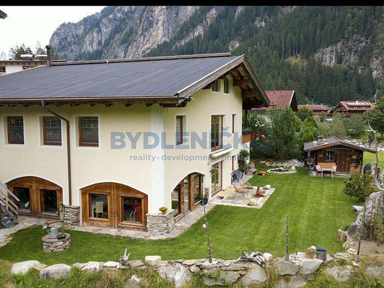 Prodej rodinného domu 550 m², pozemek 751 m² - foto 1