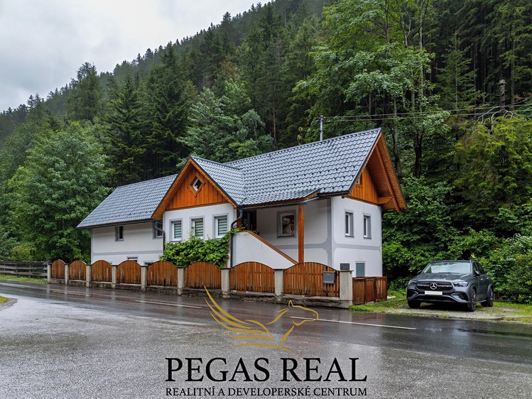 Prodej vily 107 m², pozemek 994 m² - foto 1