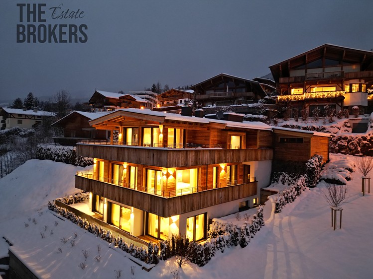 Prodej vily 411 m², pozemek 700 m² - foto 1