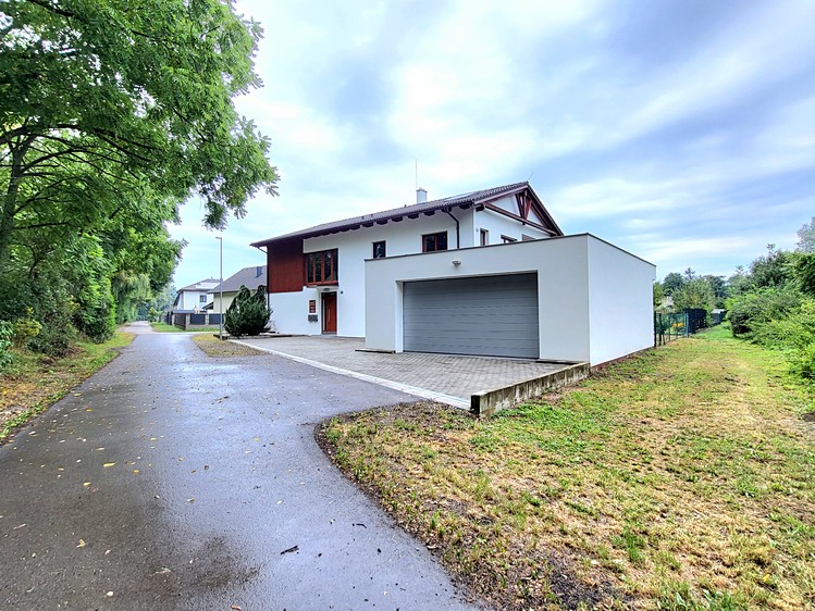 Prodej rodinného domu 301 m², pozemek 626 m² - foto 4