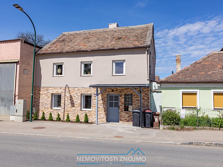 Prodej rodinného domu 180 m², pozemek 215 m² - foto 1