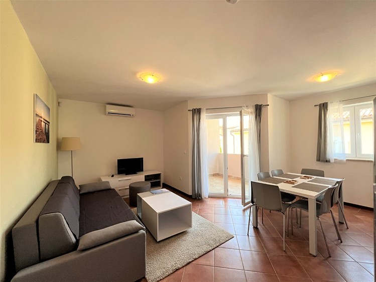 Pronájem bytu 3+kk 72 m² (Jednopodlažní) - foto 2