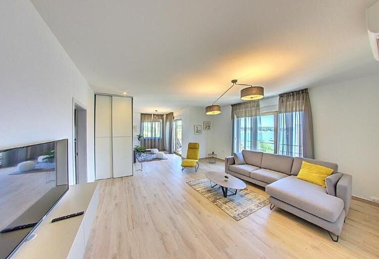 Pronájem bytu 4+kk 165 m² - foto 2