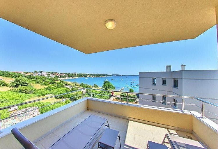 Pronájem bytu 4+kk 165 m² - foto 1