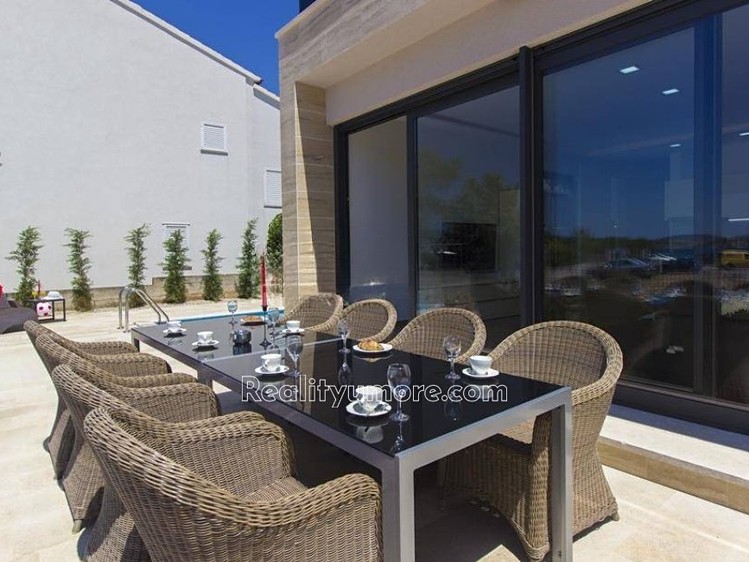 Prodej vily 154 m², pozemek 400 m² - foto 2