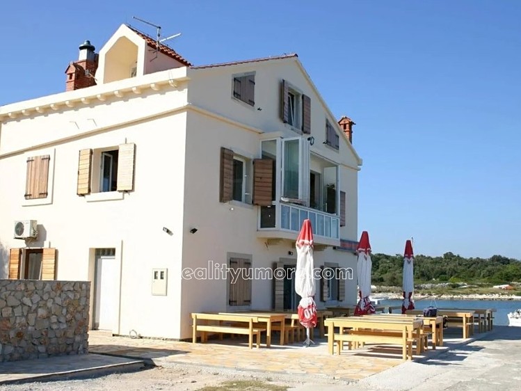 Prodej rodinného domu 292 m², pozemek 472 m² - foto 3