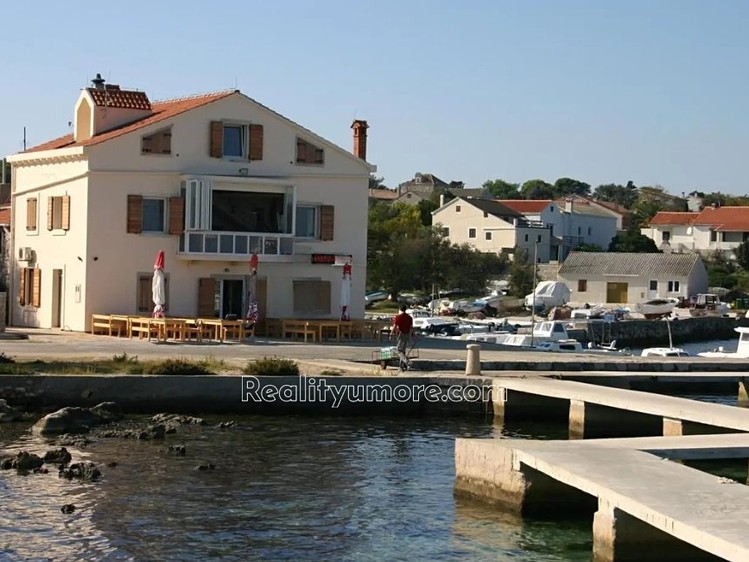 Prodej rodinného domu 292 m², pozemek 472 m² - foto 4