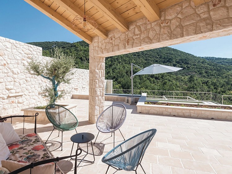 Prodej vily 330 m², pozemek 900 m² - foto 4