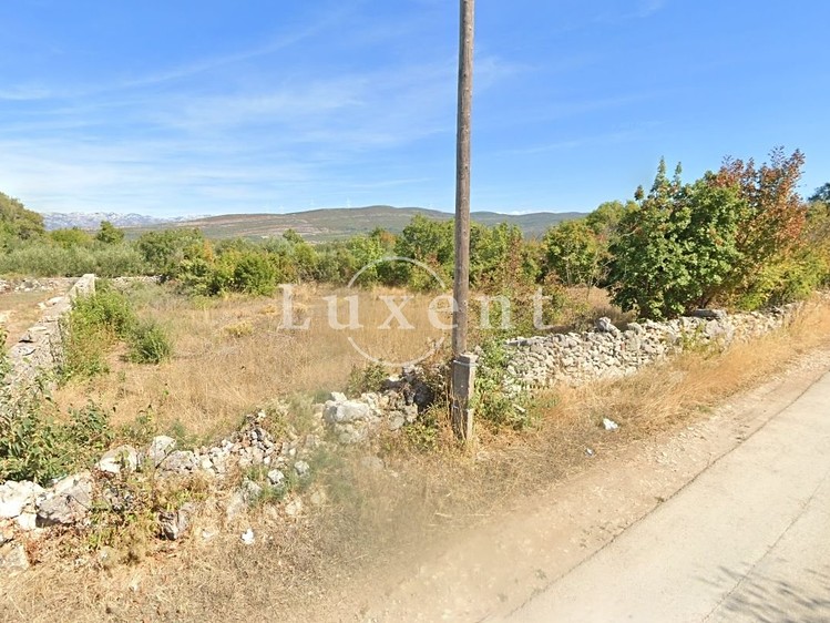 Prodej stavebního pozemku 666 m² - foto 2