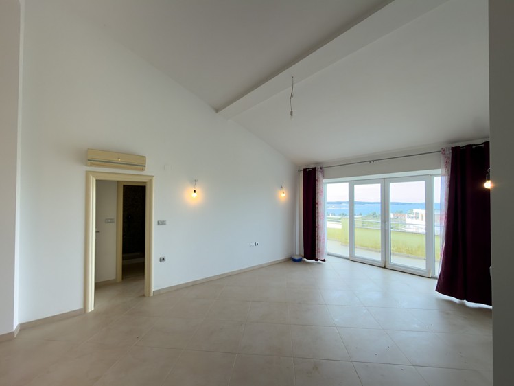 Prodej bytu 4+kk 115 m² (Jednopodlažní) - foto 2