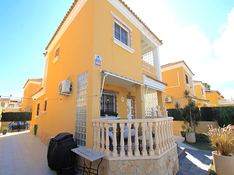 Prodej vily 119 m², pozemek 250 m² - foto 2