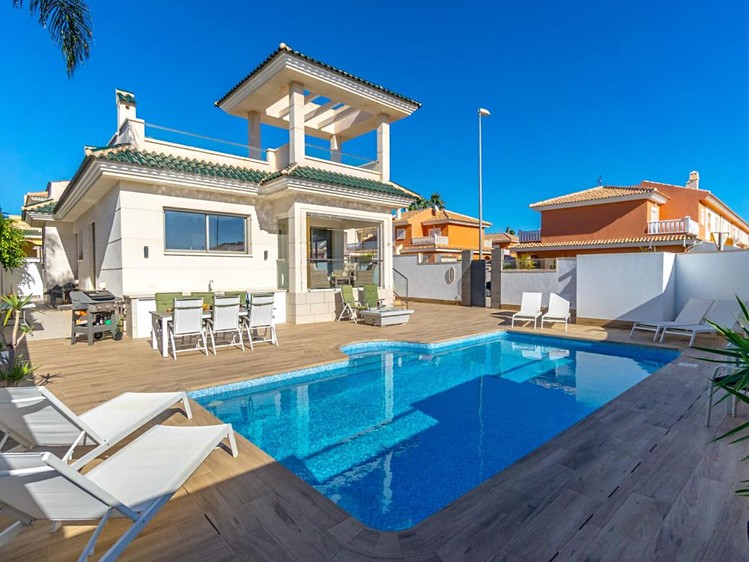 Prodej vily 104 m², pozemek 420 m² - foto 1