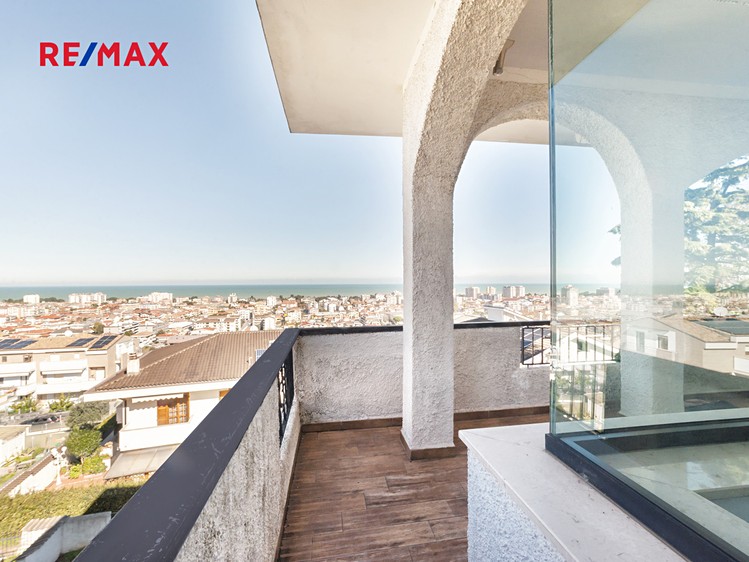 Prodej bytu 4+1 236 m² (Mezonet) - foto 3