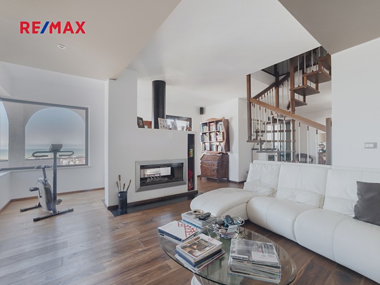 Prodej bytu 4+1 236 m² (Mezonet) - foto 4