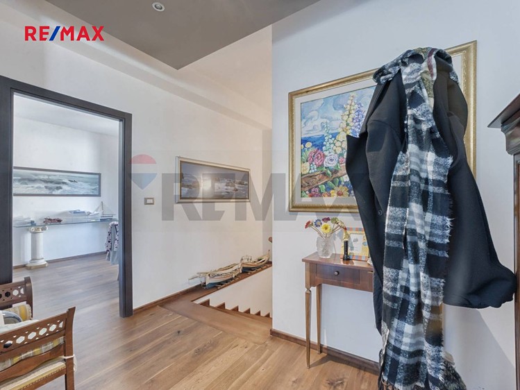Prodej bytu 4+1 236 m² (Mezonet) - foto 7